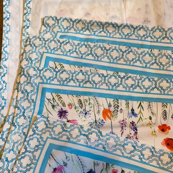 Maison d' Hermine Flower in The Field 4 Napkins - Picture 6 of 7